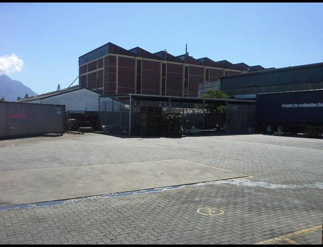 3,325M² FACTORY RENTED IN EPPING INDUSTRIAL